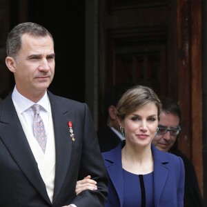 Le roi Felipe IV et la reine Letizia d'Espagne remettaient le 23 avril 2016 à l'Université Alcala de Henares à Madrid le prix de littérature Miguel de Cervantes 2015 à l'écrivain mexicain Fernando del Paso.