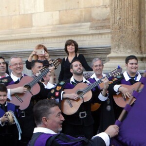 Le roi Felipe IV et la reine Letizia d'Espagne ont eu droit le 23 avril 2016 à une interprétation vibrante du Gaudeamus Igitur, l'hymne des étudiants, en quittant l'Université Alcala de Henares à Madrid après avoir remis le prix de littérature Miguel de Cervantes 2015 à l'écrivain mexicain Fernando del Paso.