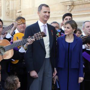 Le roi Felipe IV et la reine Letizia d'Espagne ont eu droit le 23 avril 2016 à une interprétation vibrante du Gaudeamus Igitur, l'hymne des étudiants, en quittant l'Université Alcala de Henares à Madrid après avoir remis le prix de littérature Miguel de Cervantes 2015 à l'écrivain mexicain Fernando del Paso.