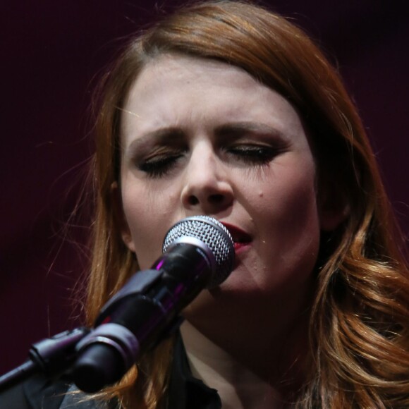 Elodie Frégé au concert de la 11ème édition des Trophées de la fédération des APAJH au Carrousel du Louvres à Paris le 10 novembre 2015