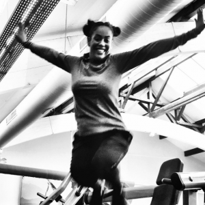 La jeune maman Amel Bent s'est mise au sport ! Avril 2016.