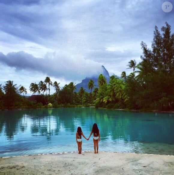 Jade et Joy, les filles de Johnny et Laeticia Hallyday, à Bora Bora. Avril 2016