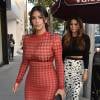 Kim Kardashian et son amie Carla DiBello arrivent à la librairie Taschen à Beverly Hills. Los Angeles, le 28 avril 2016.