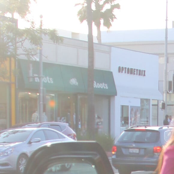 Naomi Campbell prend part à une séance de dédicaces du livre NAOMI chez Taschen. Beverly Hills, Los Angeles, le 28 avril 2016.