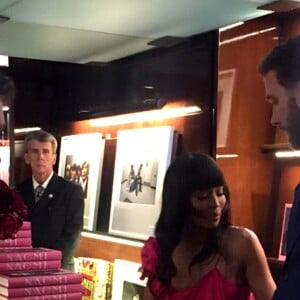 Naomi Campbell prend part à une séance de dédicaces du livre NAOMI chez Taschen. Beverly Hills, Los Angeles, le 28 avril 2016.