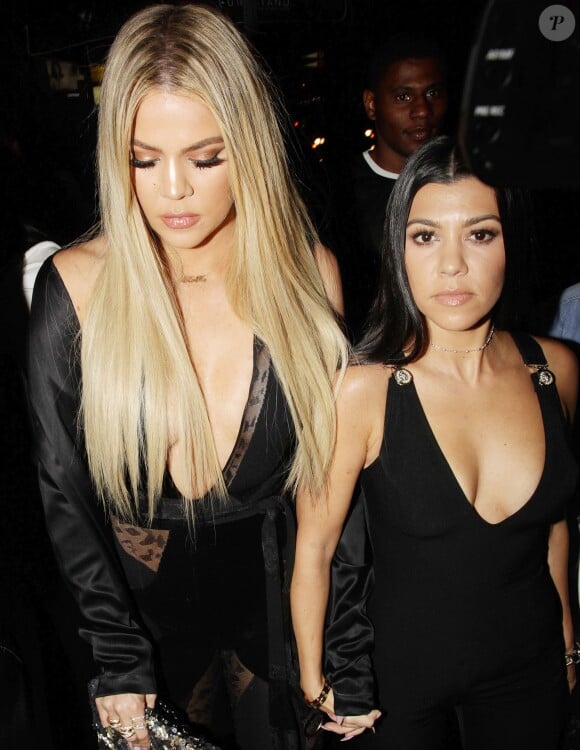 Khloé et Kourtney Kardashian arrivent au Nice Guy à Los Angeles, le 28 avril 2016.