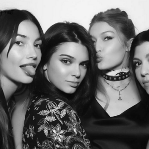 Lily Aldridge, Kendall Jenner, Gigi Hadid et Kourtney Kardashian au Nice Guy. Photo publiée le 28 avril 2016.