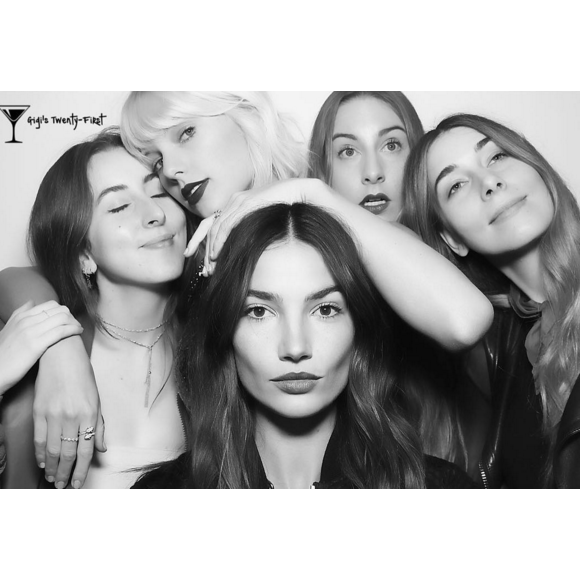 Les soeurs Haim (Este, Danielle et Alana, chanteuses du groupe HAIM), Taylor Swift et Lily Aldridge au Nice Guy. Photo publiée le 28 avril 2016.