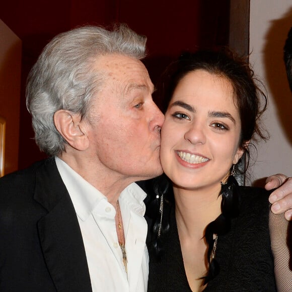 Exclusif - Alain Delon et sa fille Anouchka Delon lors de la première de la pièce "Libres sont les papillons" au théâtre Rive Gauche à Paris, le 15 janvier 2016. Alain Delon est venu voir sa fille Anouchka Delon jouer dans sa nouvelle pièce de théâtre. © Guirec Coadic/Bestimage.