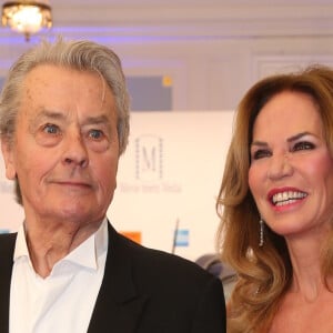 Alain Delon et Rosalie van Breemen - Soirée "Movie meets Media" à l'hôtel Atlantic Kempinski à Hambourg. Le 30 novembre 2015.