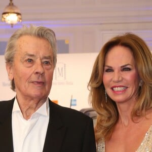 Alain Delon et Rosalie van Breemen - Soirée "Movie meets Media" à l'hôtel Atlantic Kempinski à Hambourg. Le 30 novembre 2015.