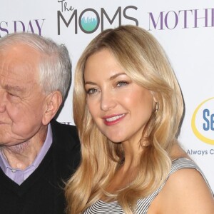 Garry Marshall et Kate Hudson lors de l'évènement "MOMS & Serta's Mother's Day Mamarazzi" à New York, le 28 avril 2016