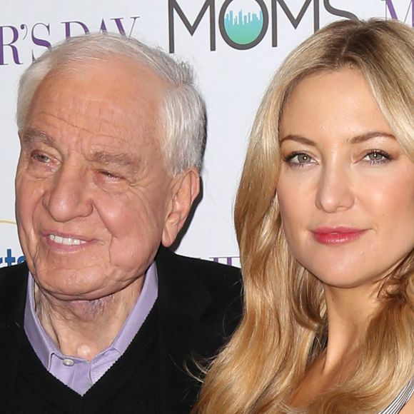 Garry Marshall et Kate Hudson lors de l'évènement "MOMS & Serta's Mother's Day Mamarazzi" à New York, le 28 avril 2016