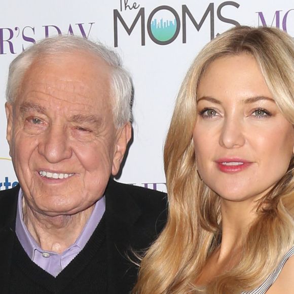 Garry Marshall, Kate Hudson lors de l'évènement "MOMS & Serta's Mother's Day Mamarazzi" à New York, le 28 avril 2016.