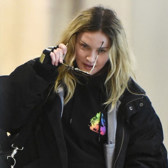 Madonna lors de son arrivée à l'aéroport de New York le 21 avril 2016