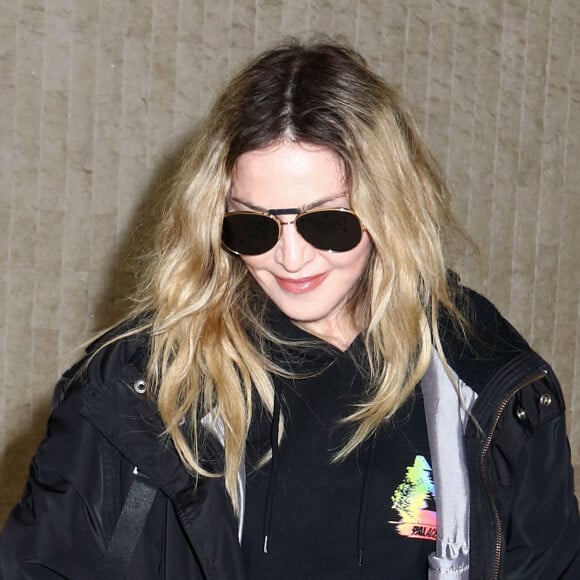 Madonna lors de son arrivée à l'aéroport de New York le 21 avril 2016