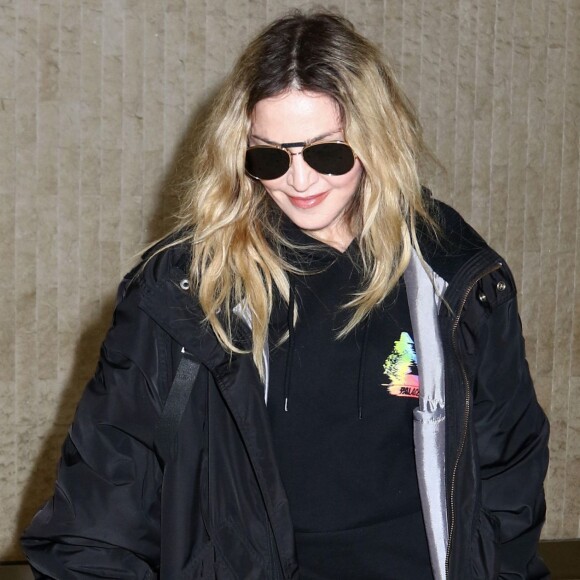 Madonna lors de son arrivée à l'aéroport de New York le 21 avril 2016