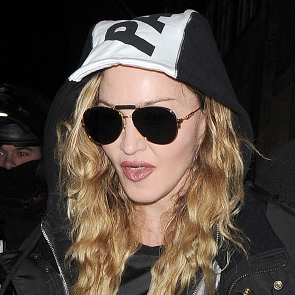 Madonna lors d'une sortie avec son fils Rocco à Londres le 16 avril 2016