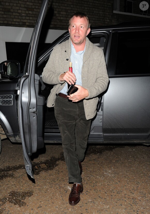Guy Ritchie arrivant chez Madonna à Londres le 18 avril 2016
