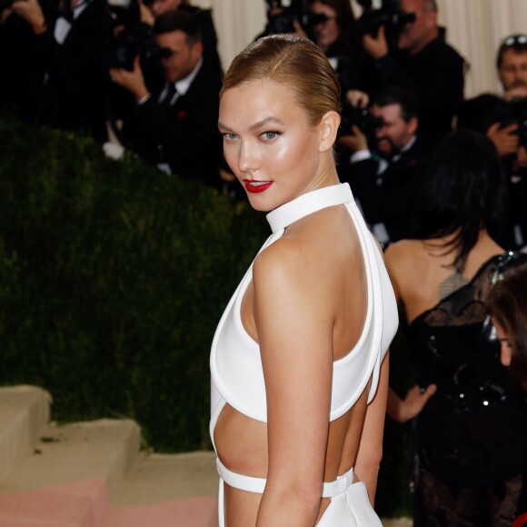 Karlie Kloss - Met Gala 2016, vernissage de l'exposition "Manus x Machina" au Metropolitan Museum of Art. New York, le 2 mai 2016.
