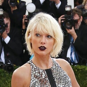 Taylor Swift - Soirée Costume Institute Benefit Gala 2016 (Met Ball) sur le thème de "Manus x Machina" au Metropolitan Museum of Art à New York, le 2 mai 2016