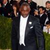 Idris Elba en tenue Tom Ford au Met Gala le 2 mai 2016