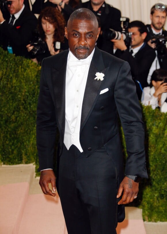Idris Elba en tenue Tom Ford au Met Gala le 2 mai 2016