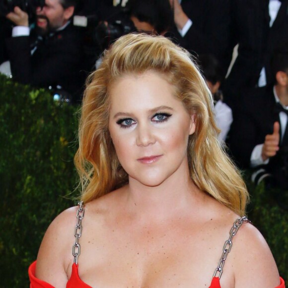 Amy Schumer en robe Alexander Wang au Met Gala le 2 mai 2016