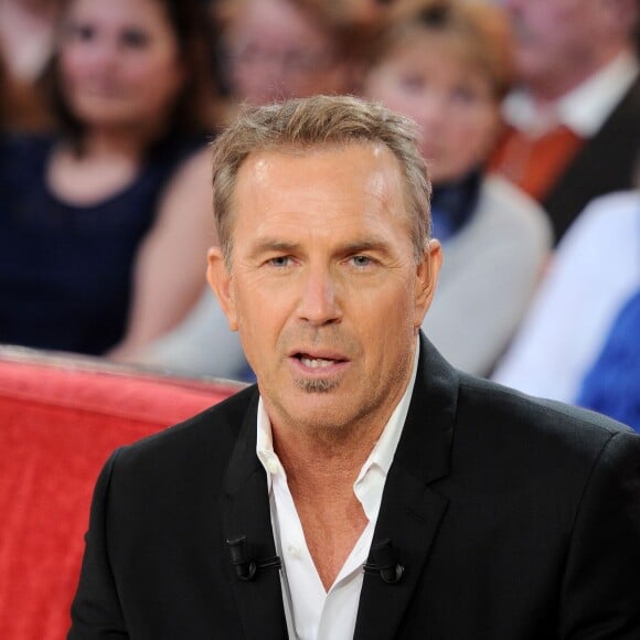 Exclusif - Kevin Costner lors de l'enregistrement de l'émission "Vivement Dimanche Prochain" à Paris le 7 avril 2016 © Guillaume Gaffiot/Bestimage