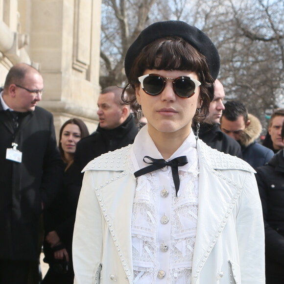 SoKo - Sorties du défilé de mode prêt-à-porter automne-hiver 2016/2017 "Chanel" au Grand Palais à Paris le 8 mars 2016. © CVS / Veeren / Bestimage