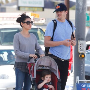 Mila Kunis, Ashton Kutcher et leur fille Wyatt à Los Angeles le 1er mai 2016