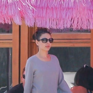Mila Kunis, Ashton Kutcher et leur fille Wyatt à Los Angeles le 1er mai 2016