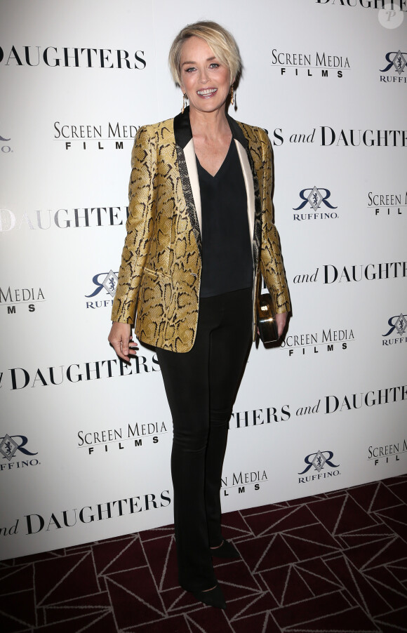 Sharon Stone assiste à la première de ''Mothers And Daughters'' à Los Angeles le 28 avril 2016.