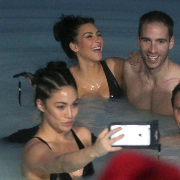 Kim Kardashian en Islande en famille : son perfect body retrouvé !