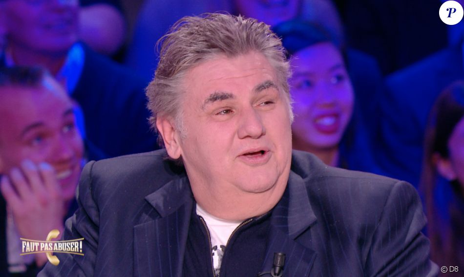 Fou rire pour Pierre Ménès, dans Faut pas abuser!, le ...