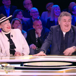 Fou rire pour Geneviève de Fontenay, Pierre Ménès et Clara Morgane, dans Faut pas abuser!, le mardi 10 mai 2016 à 21h00 sur D8.