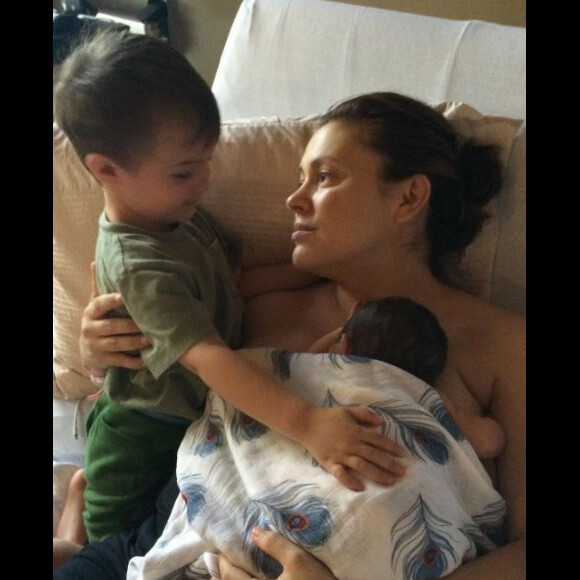 Alyssa Milano et ses enfants. Photo postée pour la fête des mères le 8 mai 2016