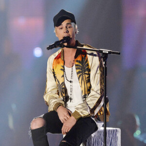 Justin Bieber (Meilleur artiste masculin international) à la Cérémonie des BRIT Awards 2016 à l'O2 Arena à Londres, le 24 février 2016.