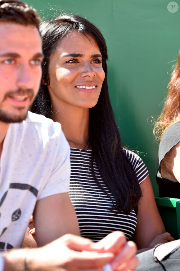 Shy'm était présente au Monte Carlo Country Club à Roquebrune Cap Martin le 14 avril 2016 pour soutenir son fiancé le tennisman français Benoît Paire.