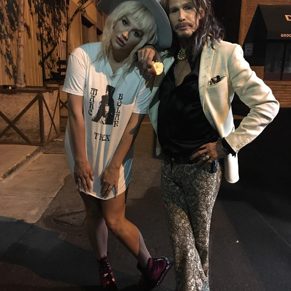 Kesha a publié une photo d'elle avec Steven Tyler sur sa page Instagram, le 9 mai 2016