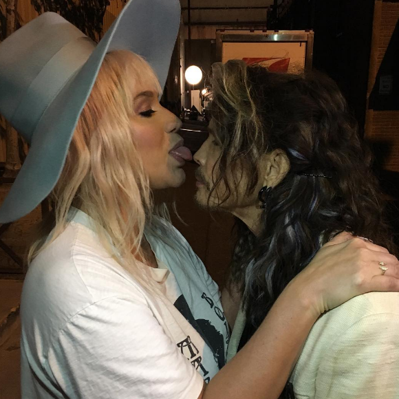 Kesha a publié une photo d'elle avec Steven Tyler sur sa page Instagram, le 9 mai 2016