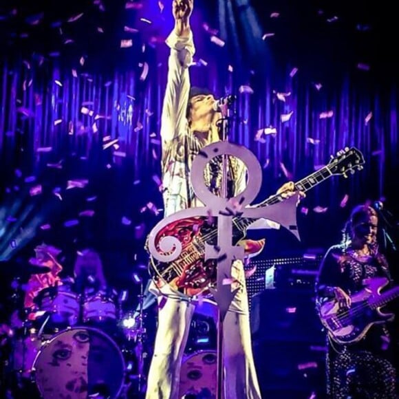 Le chanteur Prince en concert à Manchester. Le 19 mai 2014