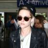 Kristen Stewart arrive à l'aéroport de Nice, le 9 mai 2016.