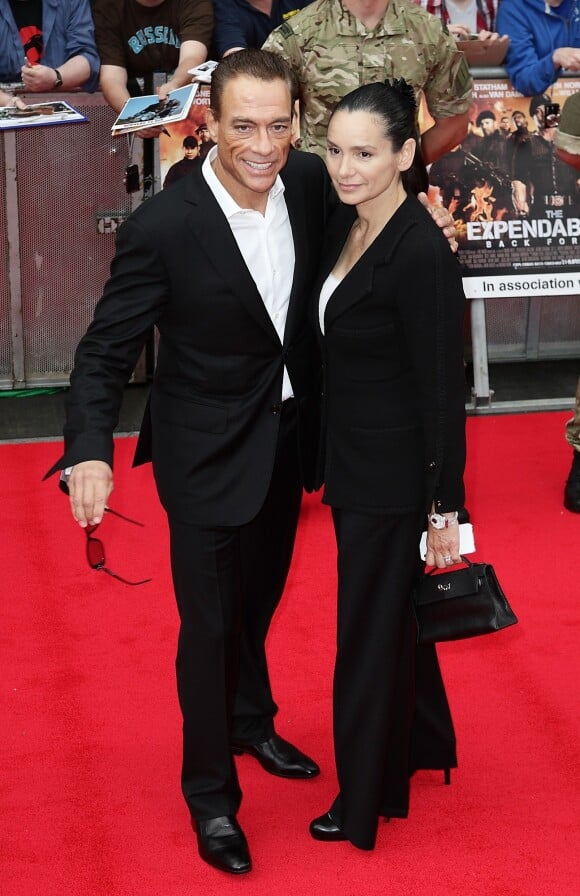 Jean-Claude Van Damme et sa femme Gladys Portugues à la première du film Expandables 2 à Londres, le 13 août 2012
