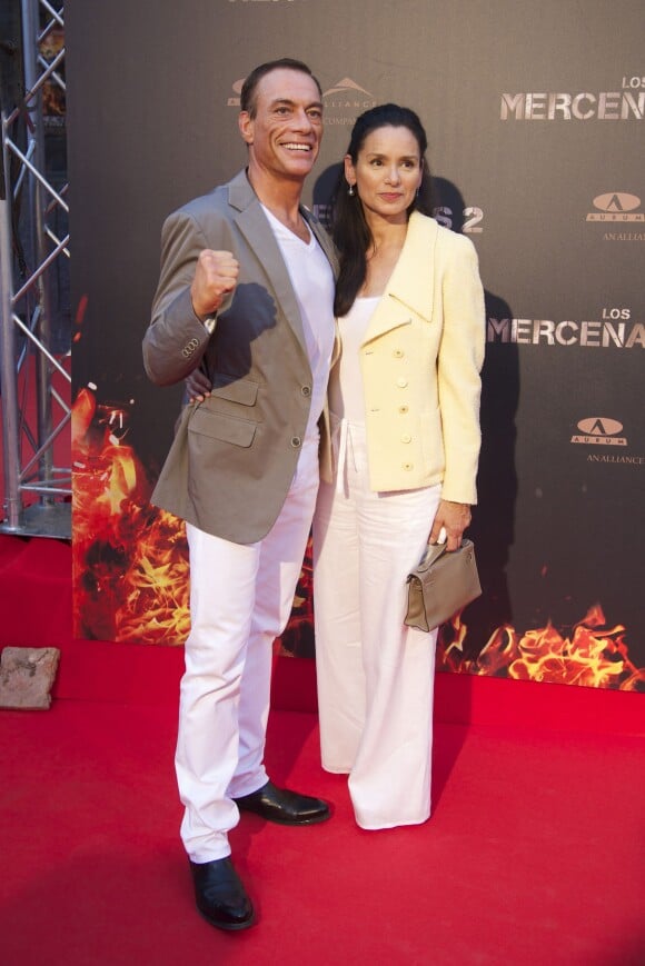 Jean-Claude Van Damme et sa femme Gladys Portugues à la première du film Expandables 2 à Madrid, le 8 août 2012