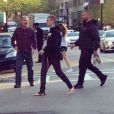Plusieurs internautes ont photographiés Justin Bieber en train de marcher pieds nus dans les rues de Boston, le 9 mai 2016. Photo publiée sur Twitter, le 10 mai 2016