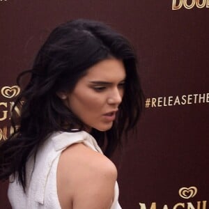 Kendall Jenner sur la Plage Magnum, à Cannes, le 12 mai 2016.