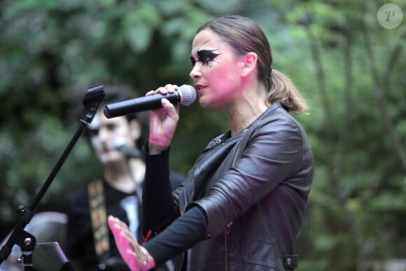 Prix Spécial - Exclusif - Sandrine Quétier et son groupe "The Jokers", composé de Santi, Ludo et Thomas, ont joué au Mandarin Oriental à l'occasion de la Fête de la Musique à Paris. Le 21 juin 2014  No Web No Blog pour Belgique et Suisse21/06/2014 - Paris