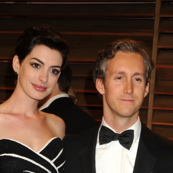 Anne Hathaway et Adam Shulman à la soirée Vanity fair après les Oscars 2014 à West Hollywood. Le 2 mars 2014