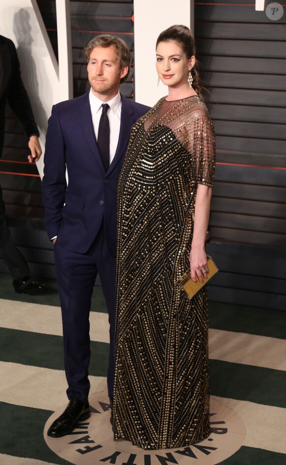 Adam Shulman et Anne Hathaway à la soirée Vanity Fair après les Oscar, le 28 février 2016
